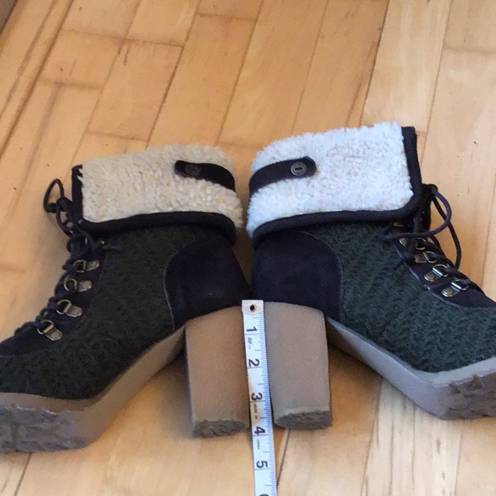 Women’s Green Lace-Up Heeled Boot with Shearling Cuff - Picture 6 of 8
